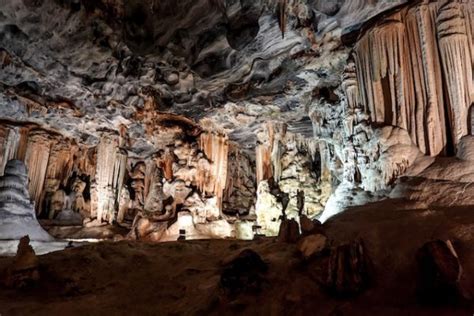 ¡Sumérgete en la Historia y la Naturaleza con las Cuevas de Cango!